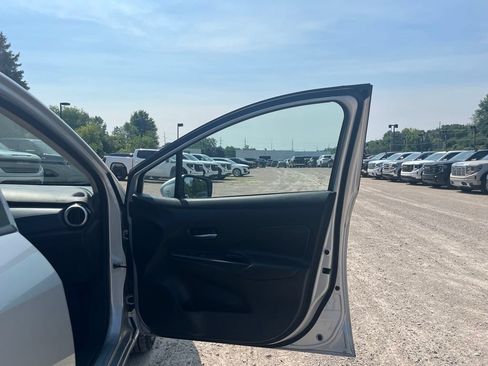 Used 2025 Nissan Versa SV FWD image 34