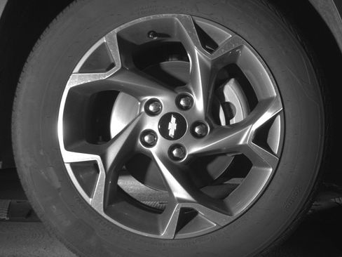Used 2025 Chevrolet Trax LT FWD image 13