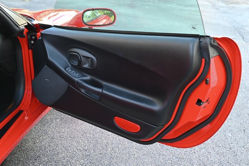 Used 1999 Chevrolet Corvette Coupe w/ Memory Pkg RWD image 17