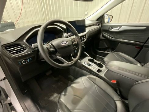 Used 2025 Ford Escape Platinum w/ Premium Technology Package image 9