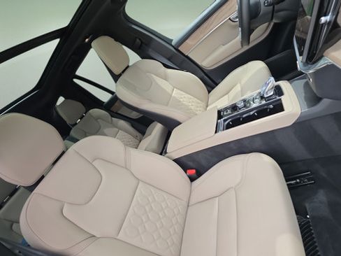 Used 2025 Volvo XC90 B6 Plus AWD/4WD image 14