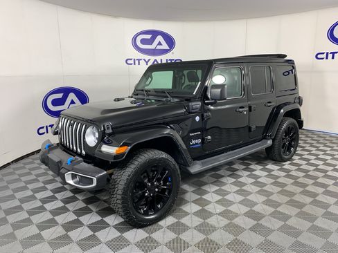 Used 2022 Jeep Wrangler Unlimited Sahara w/ Cold Weather Group AWD/4WD image 7
