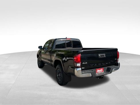 Used 2018 Toyota Tacoma SR5 image 3