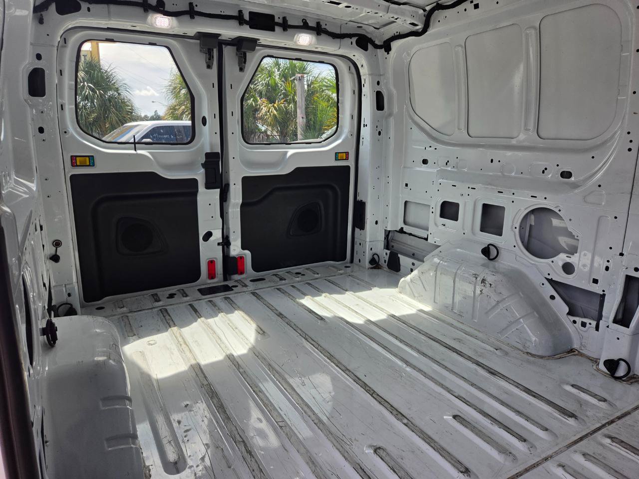 Used 2018 Ford Transit 150 130 Low Roof RWD image 25