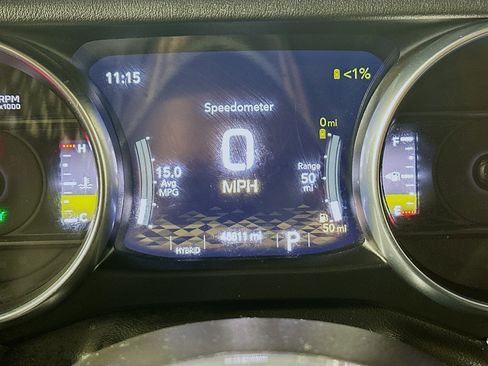Used 2023 Jeep Wrangler Unlimited Sahara w/ Cold Weather Group AWD/4WD image 18