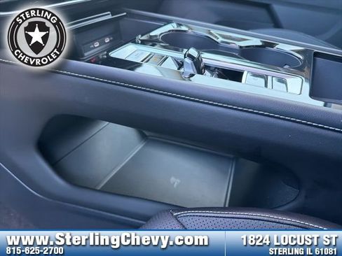 Used 2025 Volkswagen Atlas SE image 22