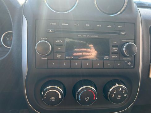 Used 2014 Jeep Compass Latitude image 22