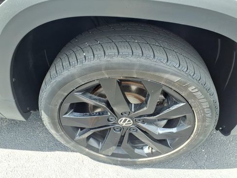 Used 2022 Volkswagen Taos SE FWD image 22