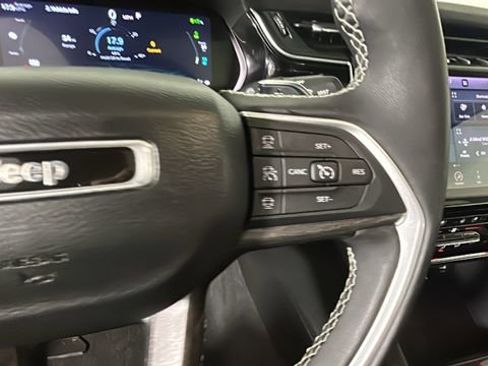 Used 2023 Jeep Grand Cherokee 4WD 4xe w/ Luxury Tech Group II image 17