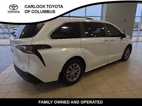 Used 2024 Toyota Sienna XLE FWD image 7