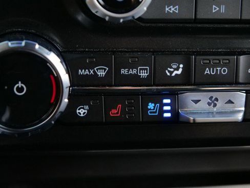 Used 2025 Ford F450 Platinum w/ FX4 Off-Road Package image 17