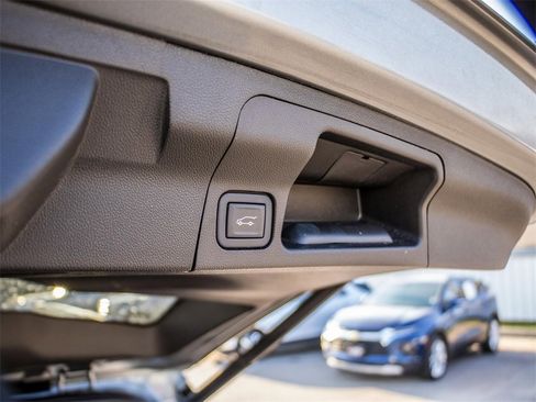 Used 2023 GMC Acadia SLE w/ Driver Convenience Package image 12