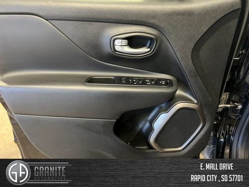 Used 2023 Jeep Renegade Latitude AWD/4WD image 11