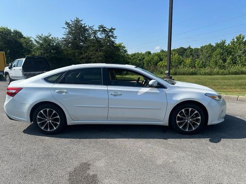 Used 2017 Toyota Avalon XLE Premium w/ All Weather Liner Package FWD image 2