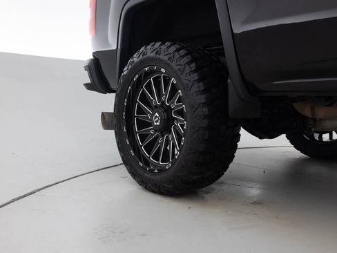 Used 2018 GMC Sierra 2500 SLT w/ All Terrain HD Package image 19