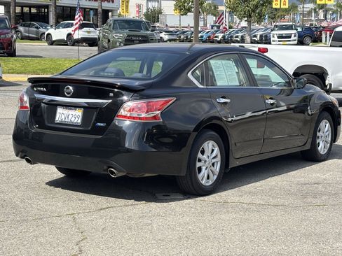 Used 2014 Nissan Altima 2.5 S w/ Sport Value Package image 3