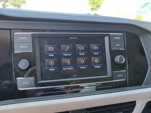 Used 2024 Volkswagen Jetta SE FWD image 13