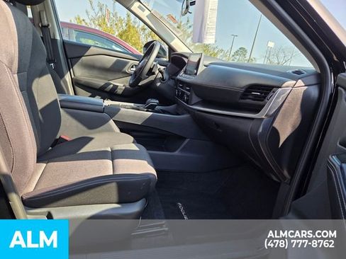 Used 2025 Nissan Rogue SV image 16