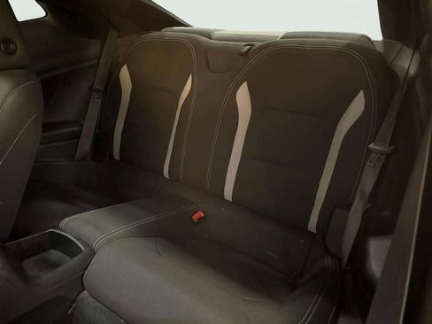 Used 2021 Chevrolet Camaro LT w/ Technology Package image 18