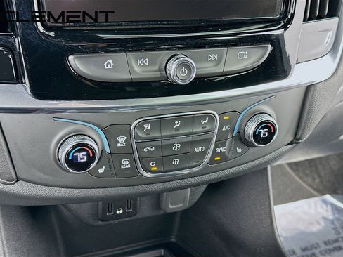 Used 2023 Chevrolet Traverse LT FWD image 22
