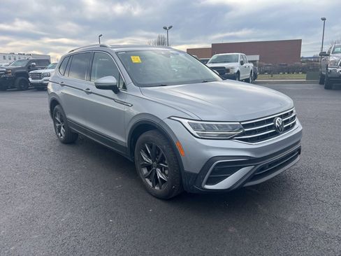 Used 2022 Volkswagen Tiguan SE image 3