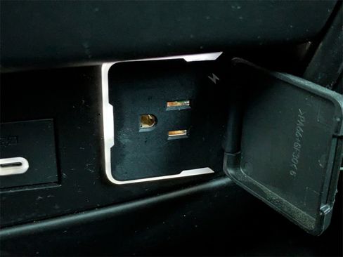 Used 2023 Cadillac Escalade Sport Platinum w/ LPO, ONYX Package image 22