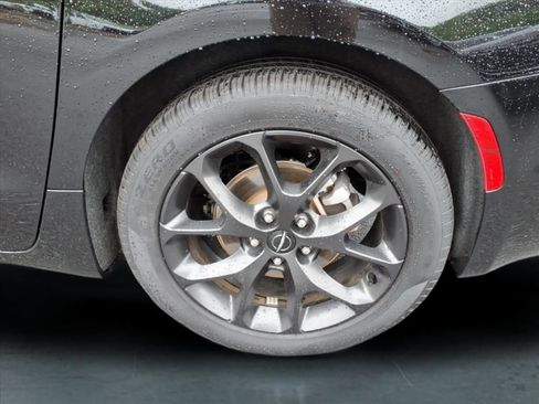 Used 2025 Chrysler Pacifica Limited FWD image 15