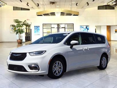 Used 2023 Chrysler Pacifica Touring-L