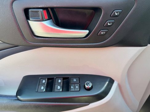 Used 2016 Toyota Highlander Limited Platinum AWD/4WD image 13