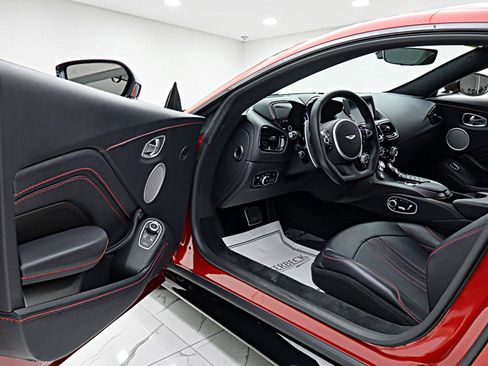 Used 2023 Aston Martin V8 Vantage Coupe RWD image 44