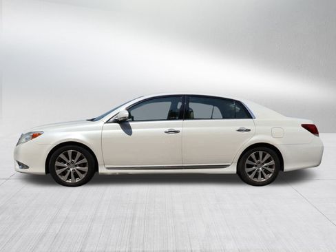 Used 2011 Toyota Avalon Limited image 4