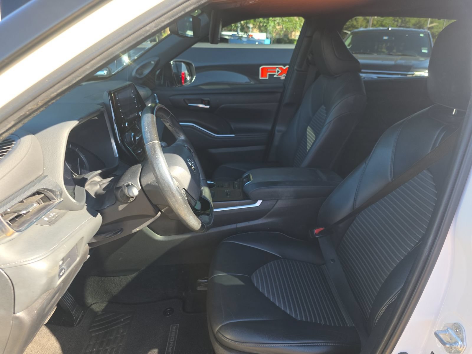 Used 2021 Toyota Highlander XSE FWD image 5