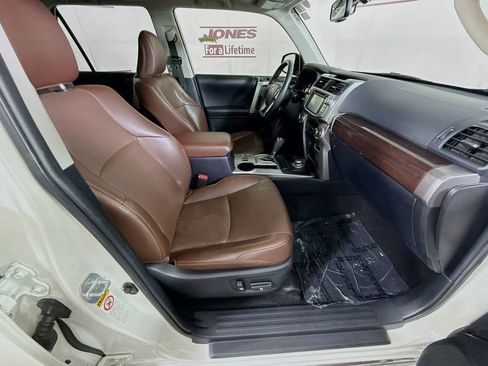 Used 2018 Toyota 4Runner Limited AWD/4WD image 31