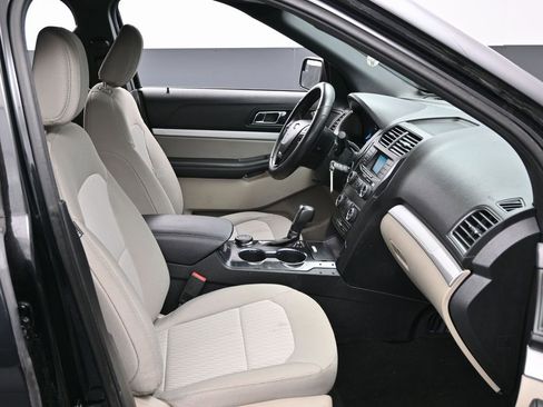 Used 2018 Ford Explorer 4WD w/ Class II Trailer Tow Package image 33