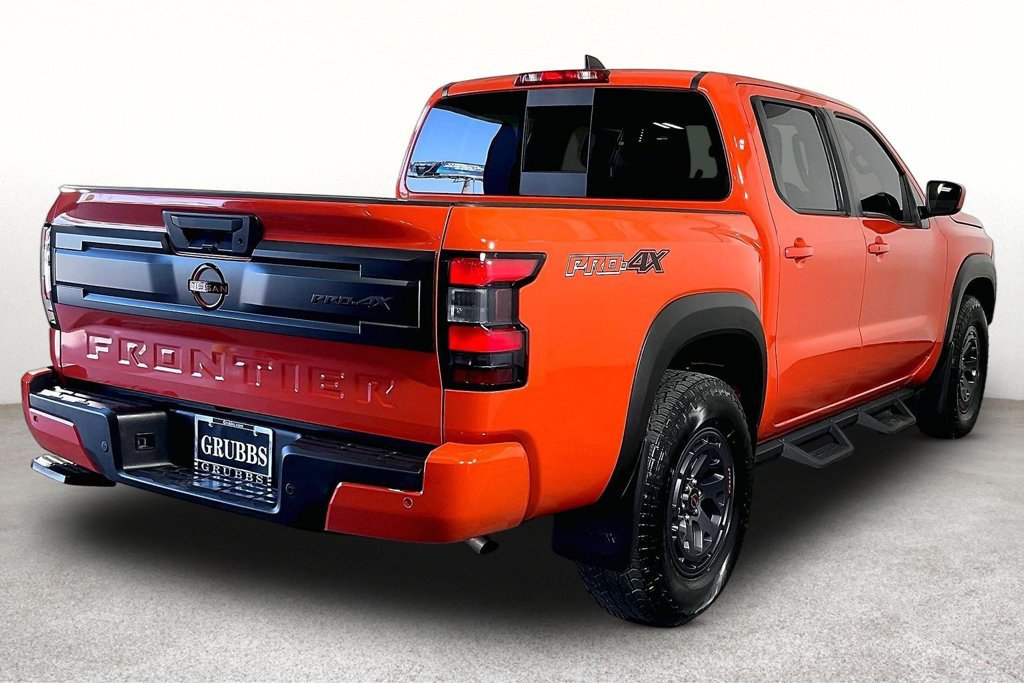Used 2025 Nissan Frontier PRO-4X AWD/4WD image 2