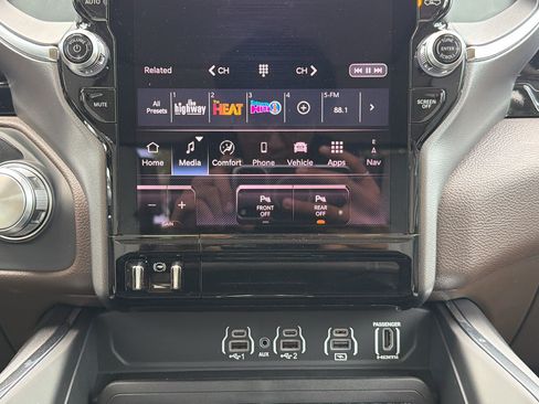 New 2026 RAM 1500 Laramie AWD/4WD image 19