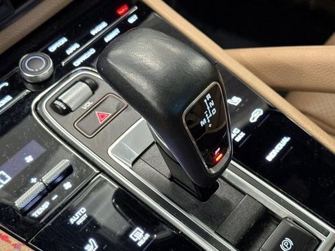 Used 2022 Porsche Cayenne AWD/4WD image 30