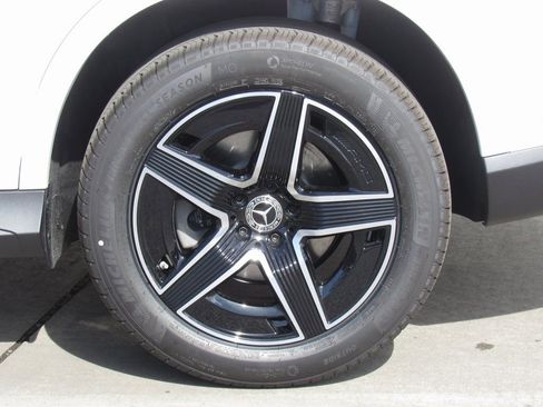 Certified 2025 Mercedes-Benz GLC 300 GLC 300 image 37