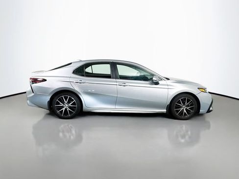 Used 2023 Toyota Camry SE w/ Cold Weather Package FWD image 7