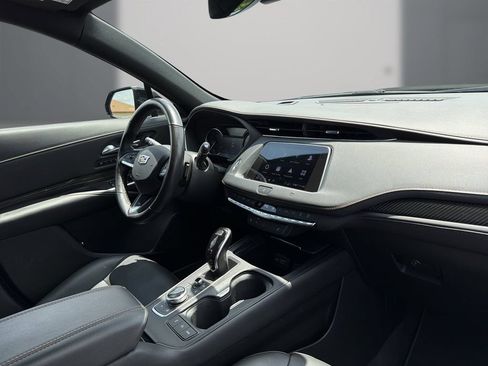Used 2020 Cadillac XT4 Sport w/ Cold Weather Package FWD image 16