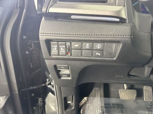 Certified 2024 Honda Odyssey Touring image 16