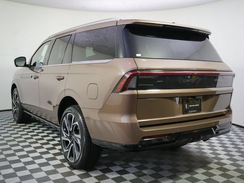 New 2026 Lincoln Navigator Black Label AWD/4WD image 4