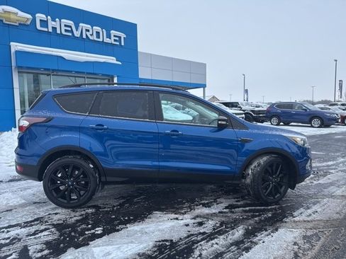 Used 2017 Ford Escape Titanium image 2