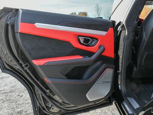 Used 2020 Lamborghini Urus image 23