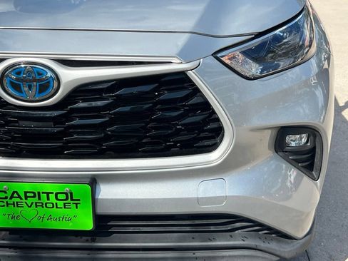 Used 2022 Toyota Highlander XLE AWD/4WD image 10