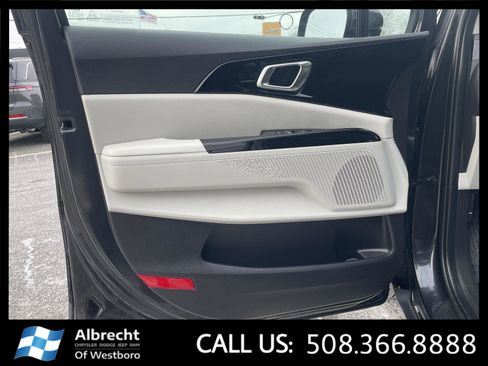 Used 2024 Kia Carnival EX image 11