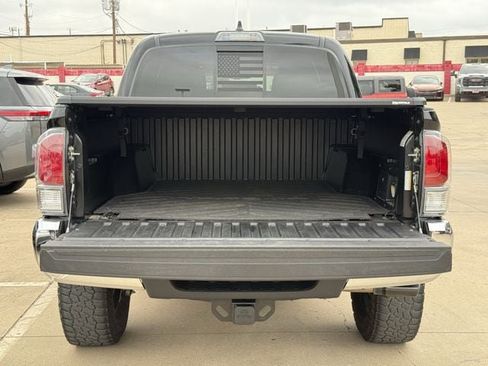 Used 2020 Toyota Tacoma TRD Off-Road AWD/4WD image 32