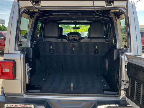 Used 2019 Jeep Wrangler Unlimited Sahara AWD/4WD image 10