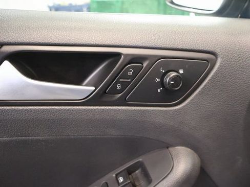 Used 2017 Volkswagen Jetta SE FWD image 11
