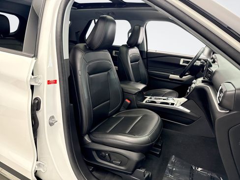 Used 2023 Ford Explorer XLT w/ Equipment Group 202A image 17